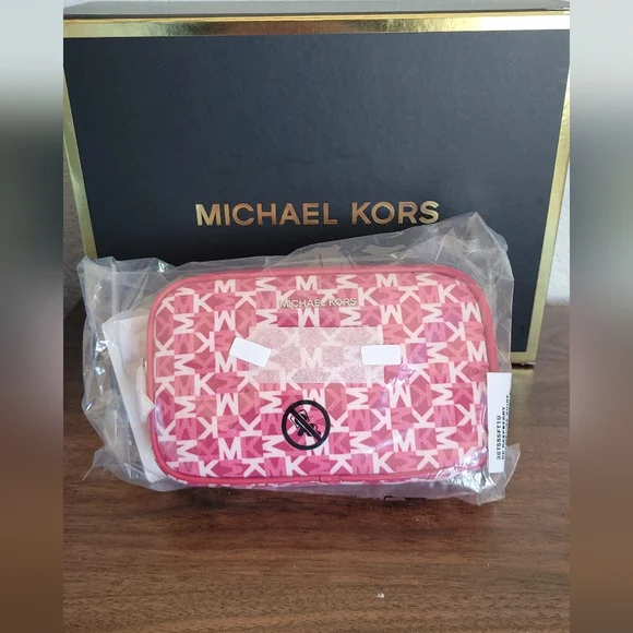 NWT Michael Kors Khai Small Logo Printed Sling Pack